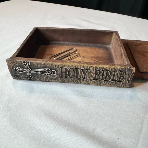 Vintage Holy Bible Trinket Box Religious Jewelry Keepsake Box Cross Lid - Picture 5 of 6